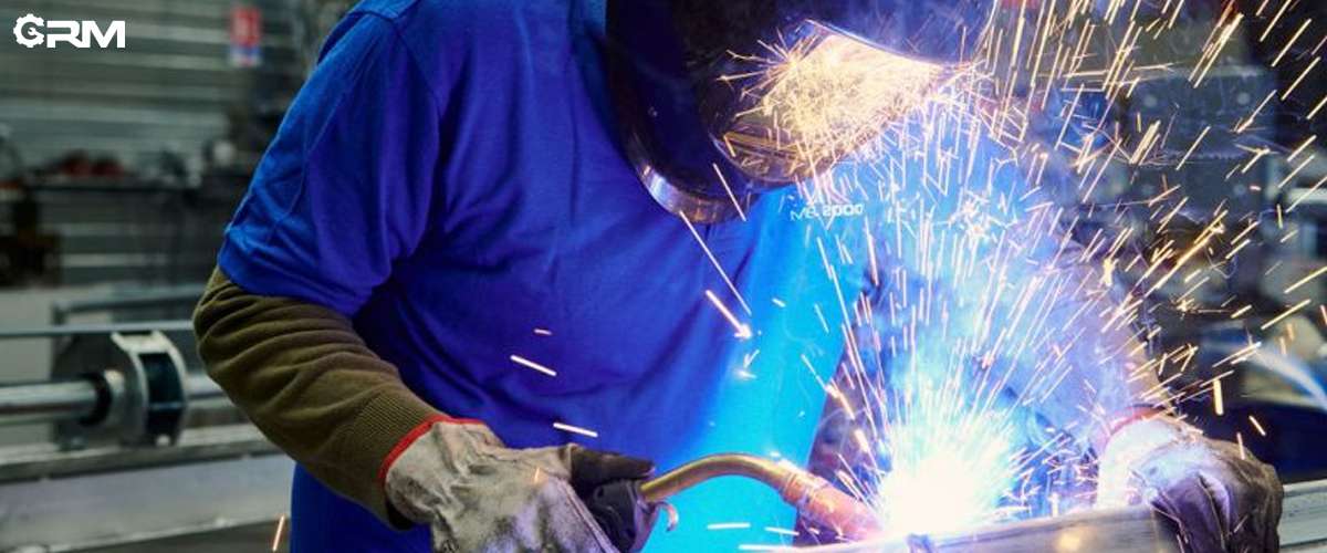 Fabrication des rideaux métalliques, artisan et étapes