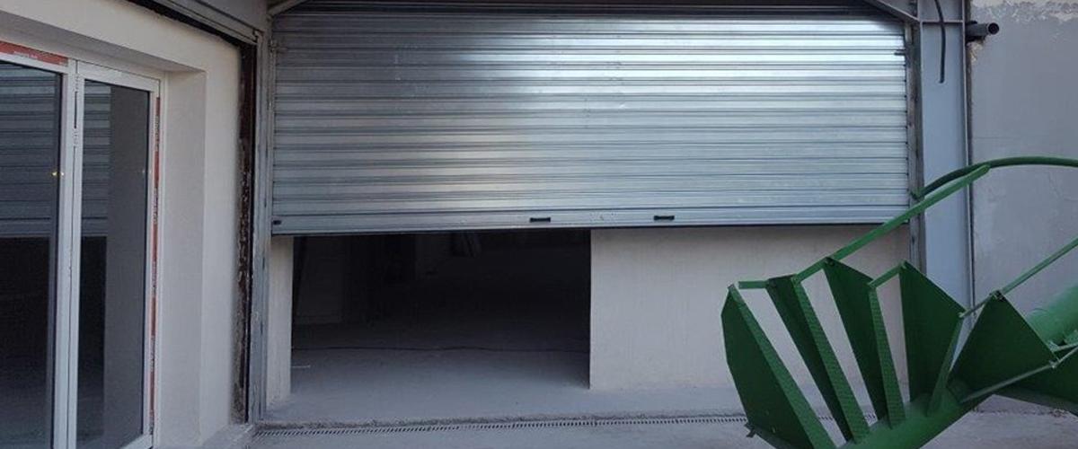 Comment poser des rideaux métalliques électriques ?