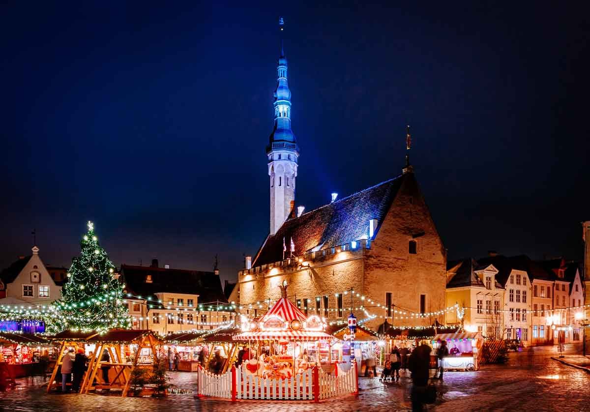 christmas-market-at-town-hall-square-in-the-old-to-2021-08-26-16-00-49-utc-1.jpg